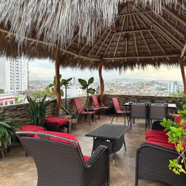 Casa de la Alegria 2 apartments, hotell i Mazatlán