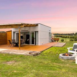 Waikawa Beach Pod, hotel in Manakau