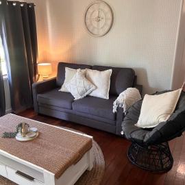 Cosy Town House, Sleeps 8 people, Hotel in Mount Isa
