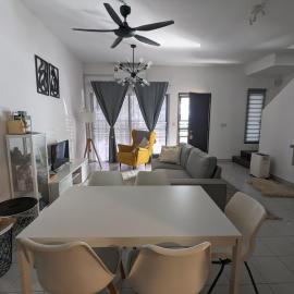 Halaman Homestay, Bandar Mahkota Banting, hotel a Banting