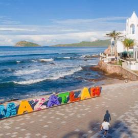 LOFT PLAYAS "B" , a unos pasos del malecon, zona dorada y letras