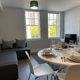 Bright, spacious 1 bedroom flat, hotel in Brentwood