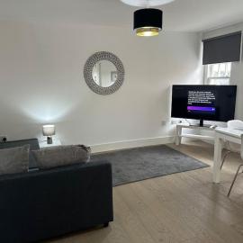 Bright, spacious and modern flat, hotel in Brentwood