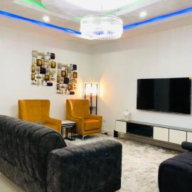 Exotic 2 bedroom apartment، فندق في أبوجا