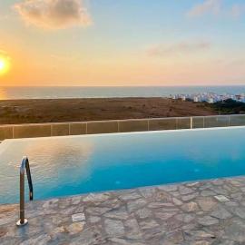 Sea & Mountain Panorama View, North Cyprus, hotel in Ghaziveran
