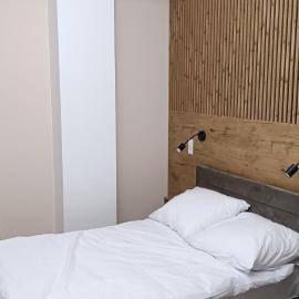 Ground Floor Rooms, хотел в Ломжа
