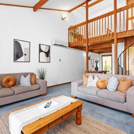 1 Cottesloe - steps from beach - sleeps 3 WIFI