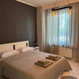 Damian's Cozy Pool Apartment، فندق في بيريا
