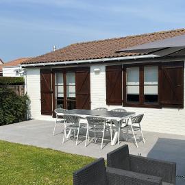 Vakantiehuisje Wenduine, hotel in De Haan