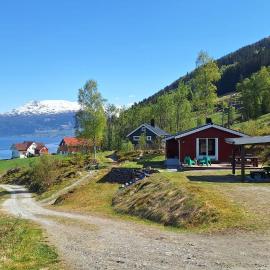 Nordfjordcabins RED, hotel in Utvik