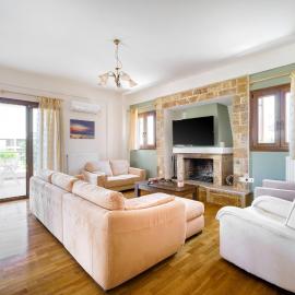 Luxury Villa Evans 4BR Sleeps 8 Near Beach