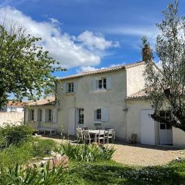 Charmante Maison de village avec linge fourni - plage à 12km