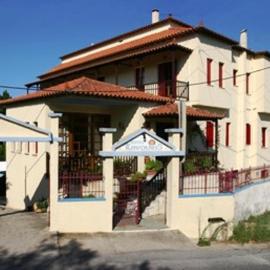 Hotel Kavouris, хотел в Скопелос