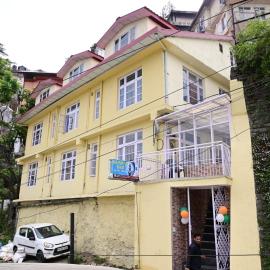 Krishna B&B Near Mall Road Shimla、シムラーのホテル