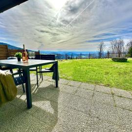 Gemütliches Alpenblick BERG-Bungalow + großer GARTEN + NETFLIX!, hotel v mestu Schöfweg
