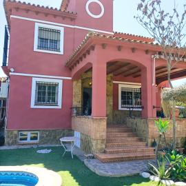Villa Matisse Luxury Beach, hotel in Torremolinos