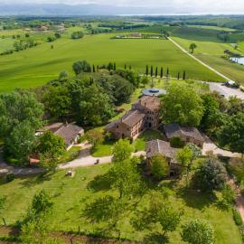 Equo Suites, hotel v mestu Petrignano sul Lago