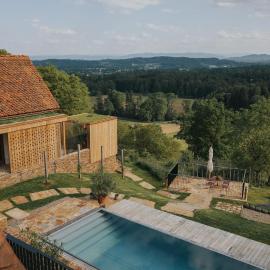 Deutschlandsberg में, होटल Am Wildbachberg - Luxus Ferienhäuser mit Infinitypool, Privatsauna und Weinkeller