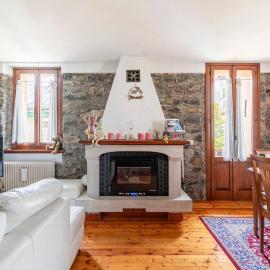 The Family Stone House Apartaments Dolomiti Cortina, Hotel in Venas