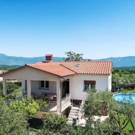 Holiday Home Laura by Interhome, hotell i Potpićan