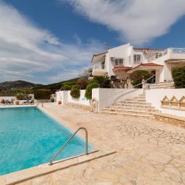 Villa Asossa with Private pool & Sea view، فندق في Dhaskalión