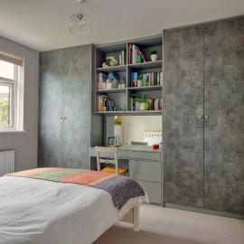 Spacious Double Room with Private Bathroom in Quiet Area Easy Access to Victoria & Wimbledon