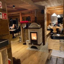 Hotel Almhof, hotel di San Candido