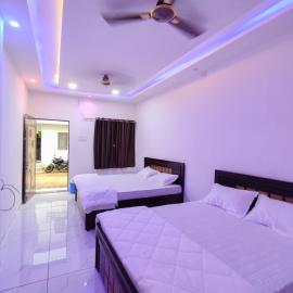 Family Homestay, hotel a Garudeshwar