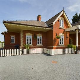The Waiting Room, Stoke Edith Station, Tarrington, hotel in Hereford