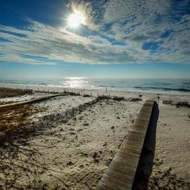 The Beach is Only Steps Away (F2) BEACHFRONT - Sleeps 8, hotel in Gulf Shores
