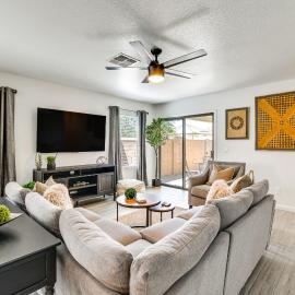 5 Mi to Dtwn: Modern Gilbert Getaway w/ Yard!