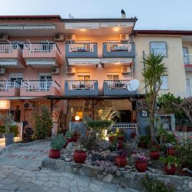 House Niki, hotel u Sártiju