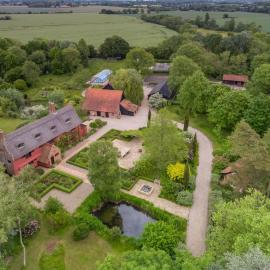 Restaries at Paradise Farm, hotel en Halesworth