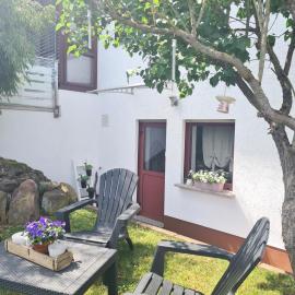 Ferienwohnung Rote Tür - Landleben pur! โรงแรมในKirchhain