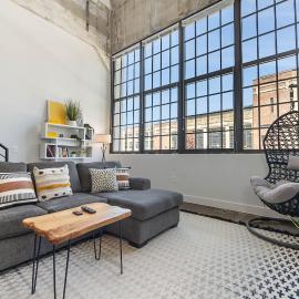 The Coolest Loft in the Cincinnati Area, hotel in Maineville