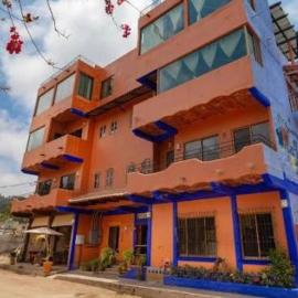 Posada Las Flores, hotel Los Ayalában