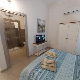On the road, Hotel in Telti