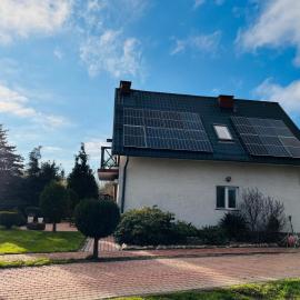 Ogrodzony dom nad morzem na wyłączność Rewa, готель у місті Рева