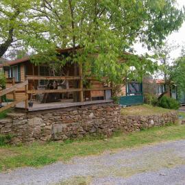 레반에 위치한 호텔 Chalet10Ardèche