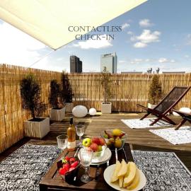 City center flat w roof top terrace & free parking