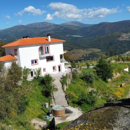Zevari studio with amazing views at ZevariClub!, хотел в Folhadosa