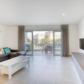 Lovely designer 3BR Apt with Private Terrace with BBQ by 360 Estates, hotel en Pietà
