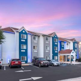 Microtel Inn & Suites by Wyndham Brooksville, hotel v mestu Ridge Manor