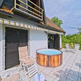 Beautiful Home In Donji Zvecaj With Wifi, hotel in Donji Zvečaj