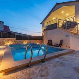 Villa Izvor ZadarVillas、Bribirのホテル