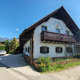 Apartment Ursa Major & Glamp Barba, hotel en Preddvor