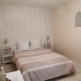 Gite Regal, hotel u gradu 'Suaux'