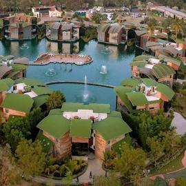 Neonz Resort & Club, hotel u gradu 'Anand'