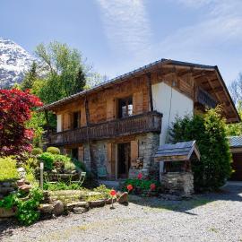 Chalet Fleur de Lys - Chalet 4BR Wood Stove , Home Cinema , Parental Suite - By Cozee Rentals