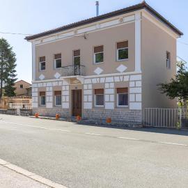 4 Bedroom Lovely Apartment In Cernik – hotel w mieście Cernik
